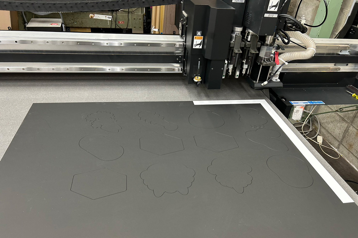 Supports reverse-side cutting for a beautiful surface finish